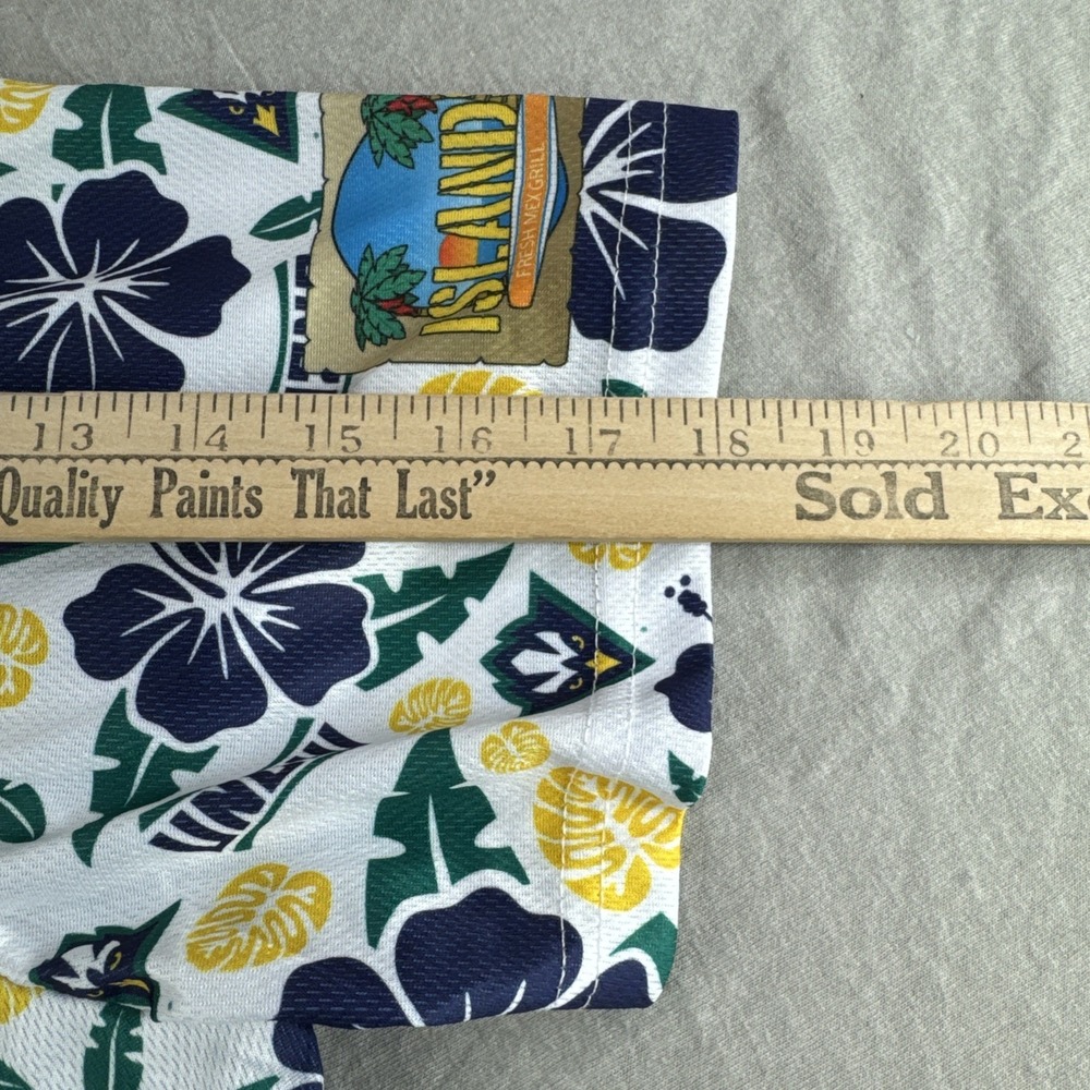 UNCW Seahawks Hawaiian Shirt Size XL Floral University North Carolina Wilmington - Picture 6 of 8